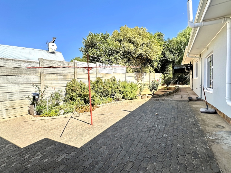 4 Bedroom Property for Sale in Panorama Western Cape